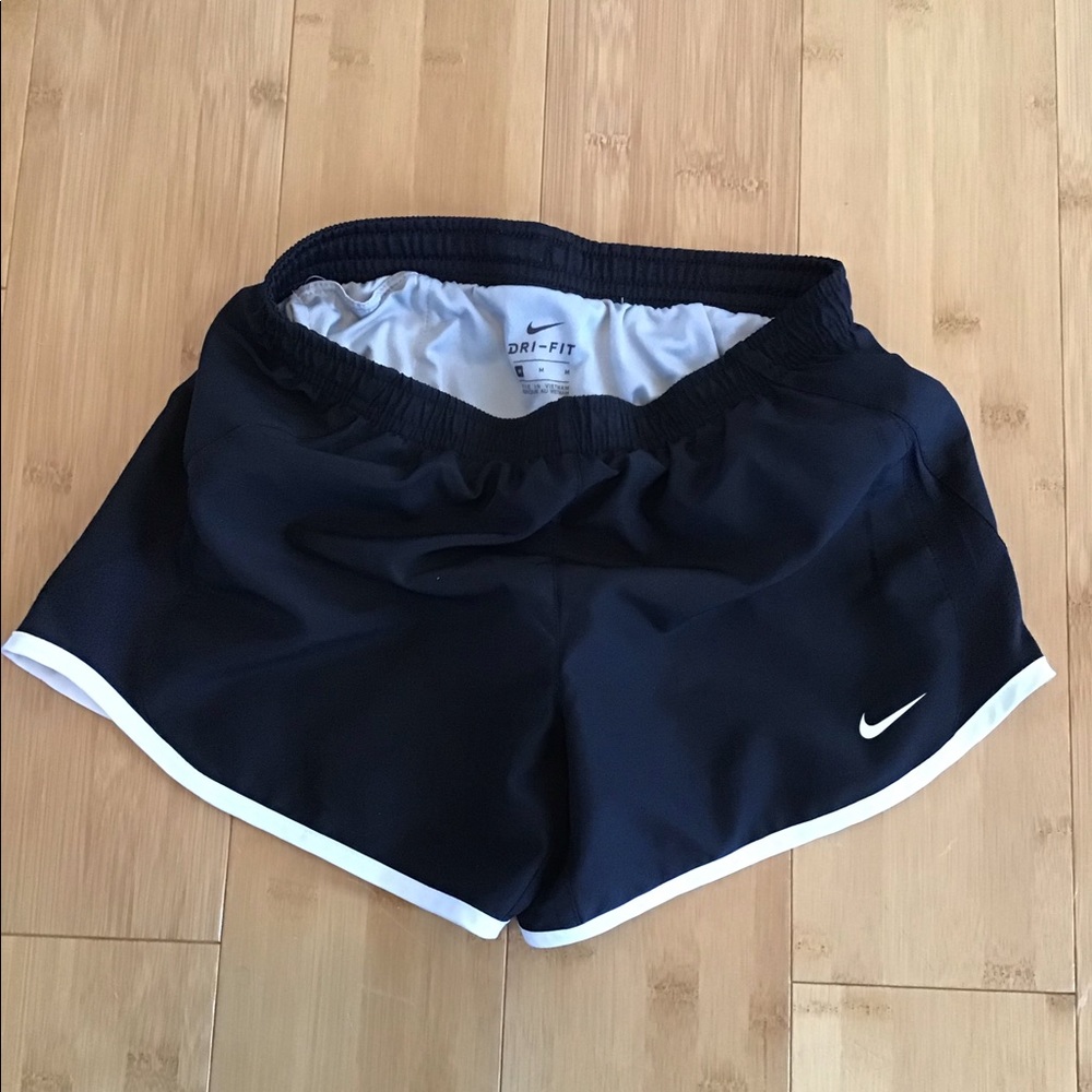Nike shorts Size M